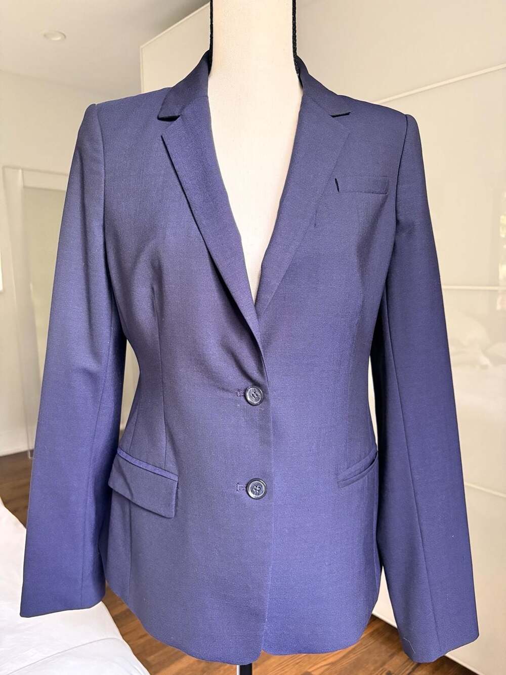 Banana Republic Italian Wool Blend Navy Blue Tailored Blazer Size 8 EUC